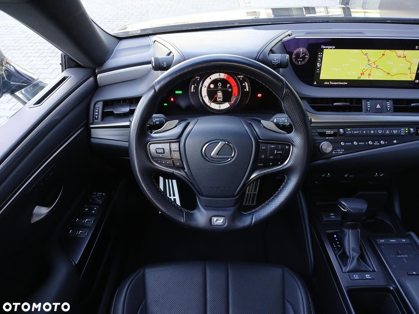 Lexus ES 300h F Sport Edition - 11