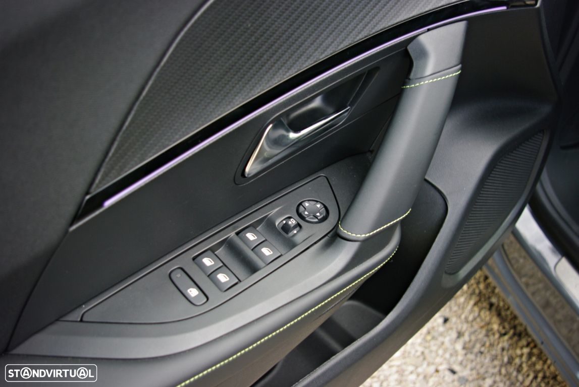Peugeot 2008 1.2 PureTech GT Line EAT8 - 28