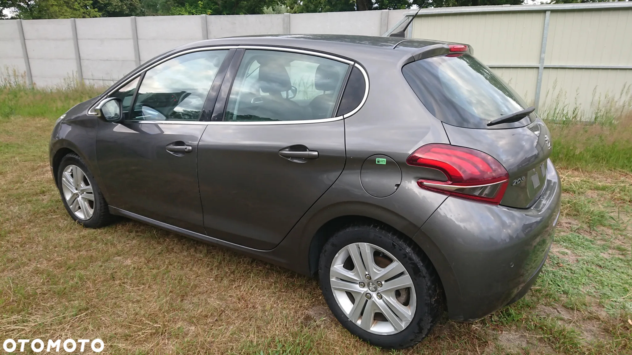 Peugeot 208 - 11