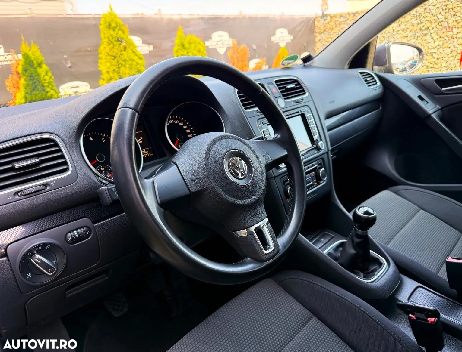 Volkswagen Golf - 6