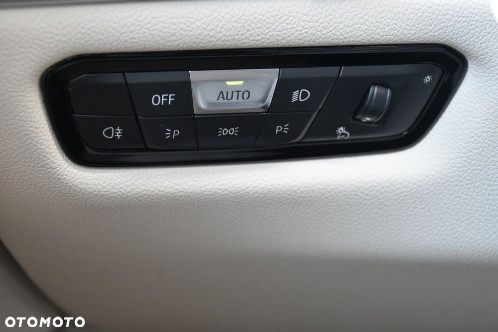 BMW Seria 8 - 14