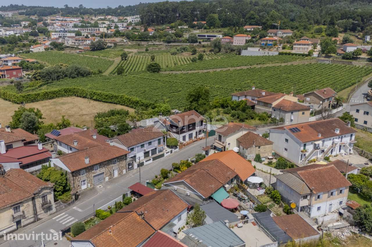 Moradia Bi-Familiar T2+T3 com Jardim em São Pedro de Este - Grande imagem: 5/47