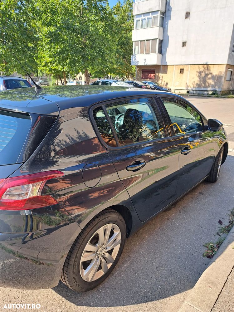 Peugeot 308 - 8