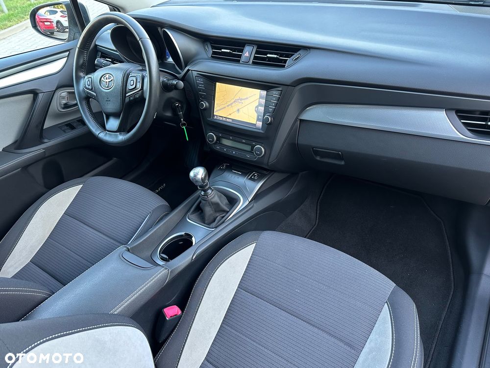 Toyota Avensis Touring Sports 1.8 Comfort - 36