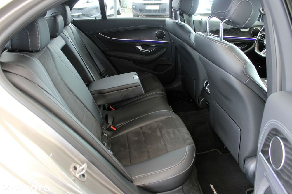 Mercedes-Benz Klasa E 220 d 4Matic 9G-TRONIC AMG Line - 11