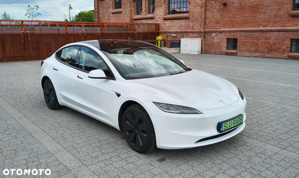 Tesla Model 3 - 6