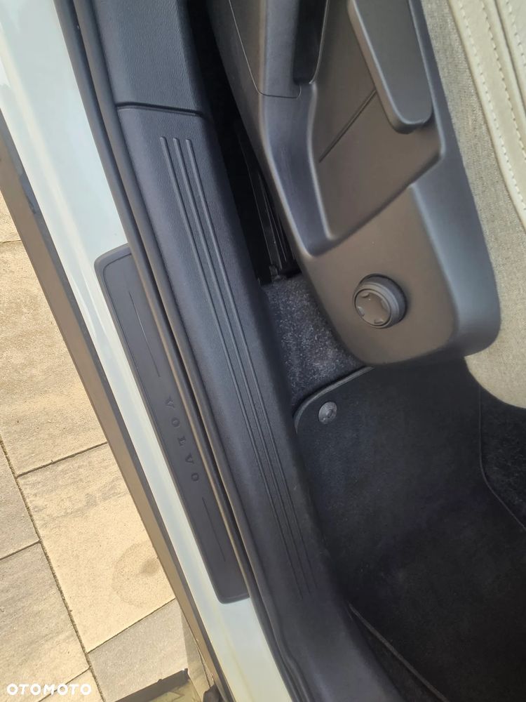 Volvo XC 40 T3 Momentum - 12
