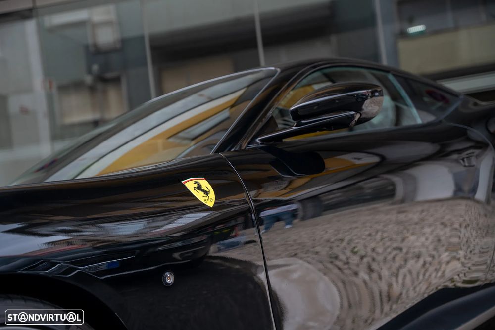 Ferrari Roma 3.9 Twin-Turbo V8 - 3