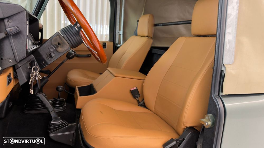 Land Rover Defender - 14