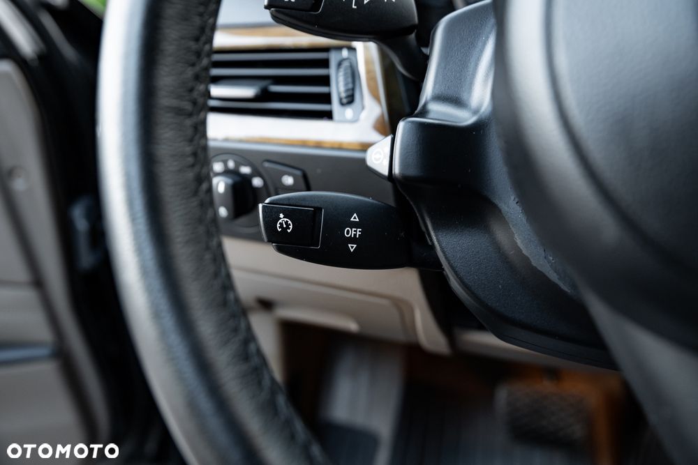 BMW Seria 5 530i - 28