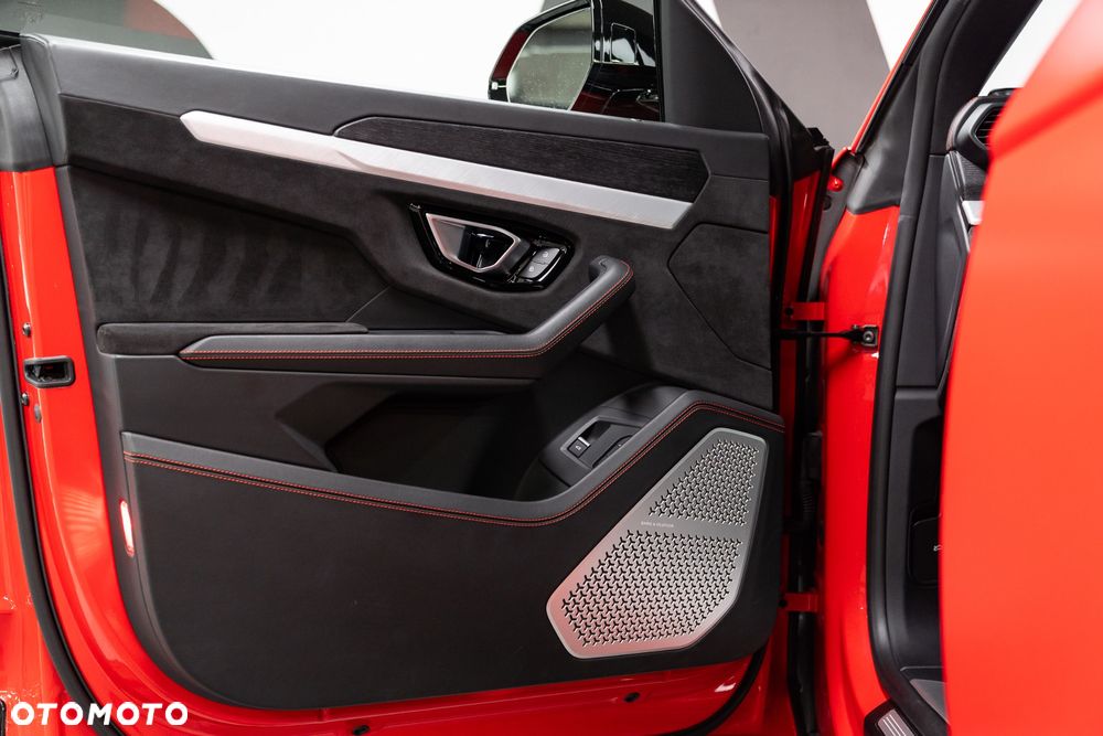 Lamborghini Urus Standard - 25