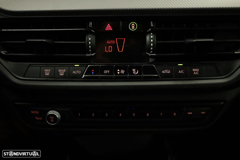BMW 116 d Pack Desportivo M Auto - 13