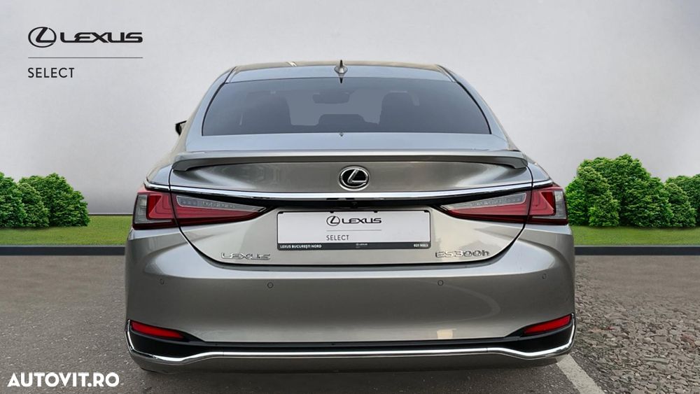 Lexus Seria ES 300h 2.5 TNGA HV 25H- 4X2 CVT Luxury - 4