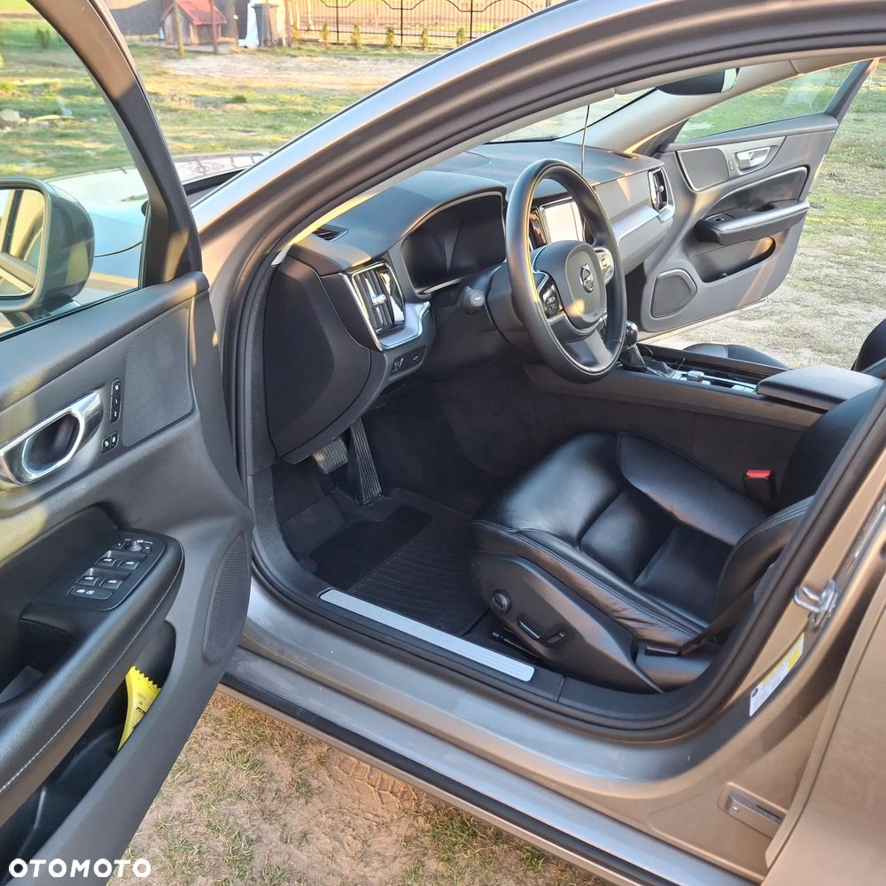 Volvo S60 T6 AWD Momentum Pro - 8