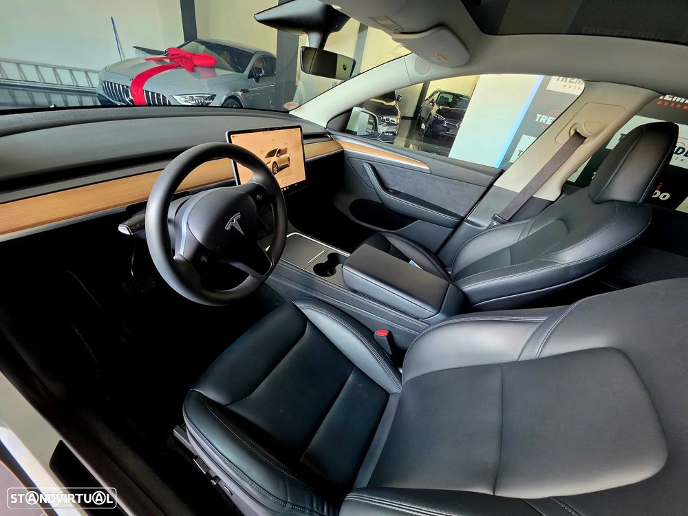 Tesla Model Y Long Range Dual Motor AWD - 17