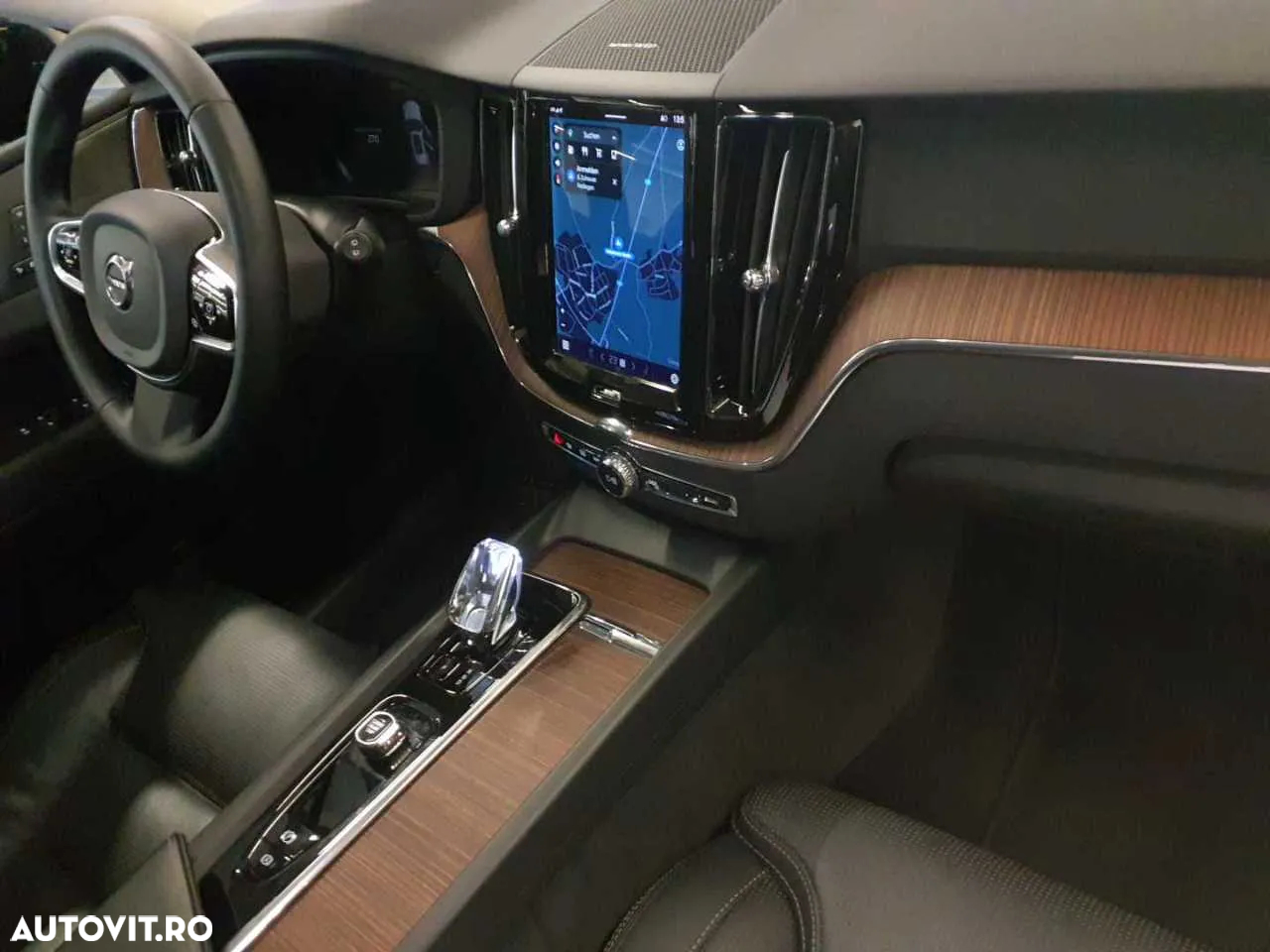 Volvo XC 60 B4 D AWD Plus Dark - 4