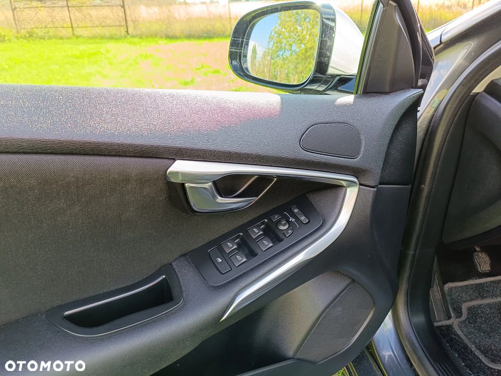 Volvo V40 D2 Momentum - 23