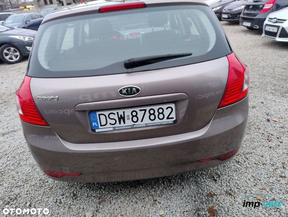 Kia Ceed - 14