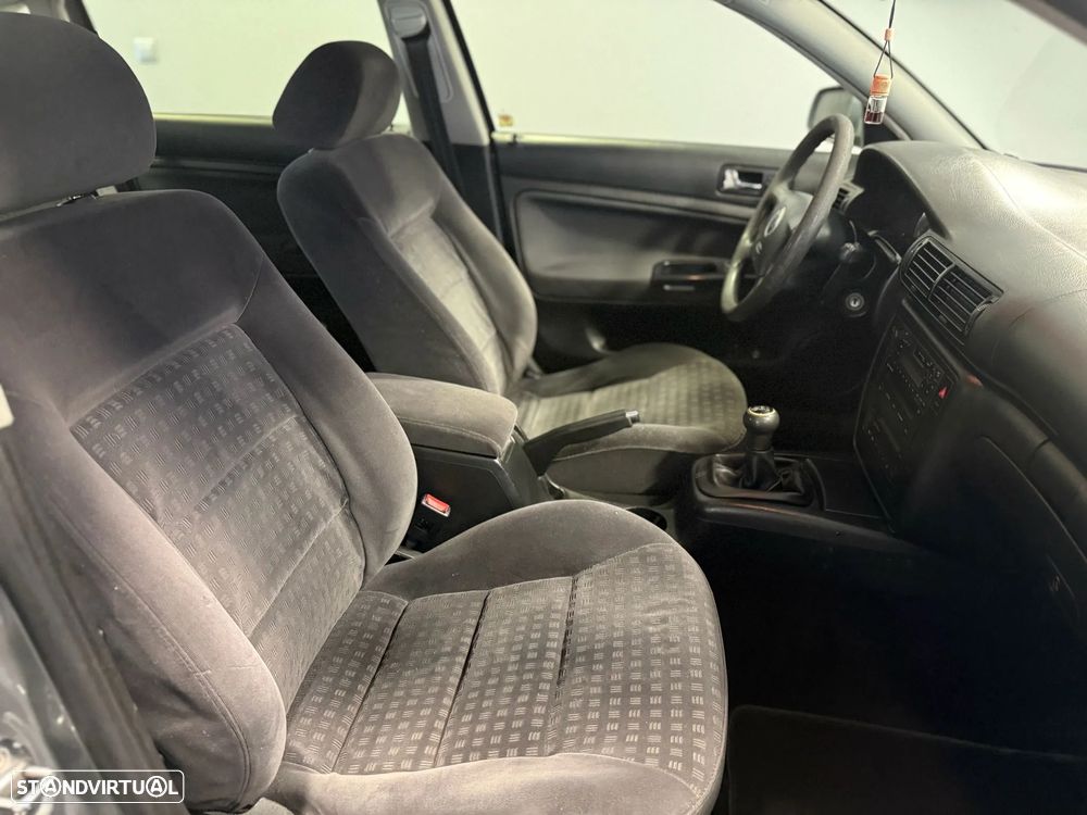 VW Passat 1.9 TDi Trendline 4M - 4