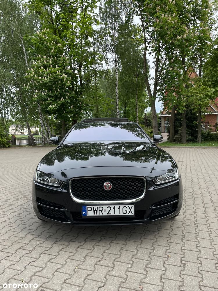 Jaguar XE 30t AWD Portfolio - 3