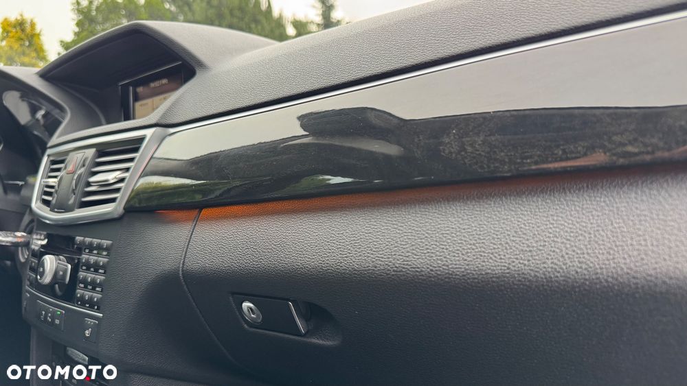 Mercedes-Benz Klasa E 200 CGI BlueEffICIENCY Avantgarde - 29