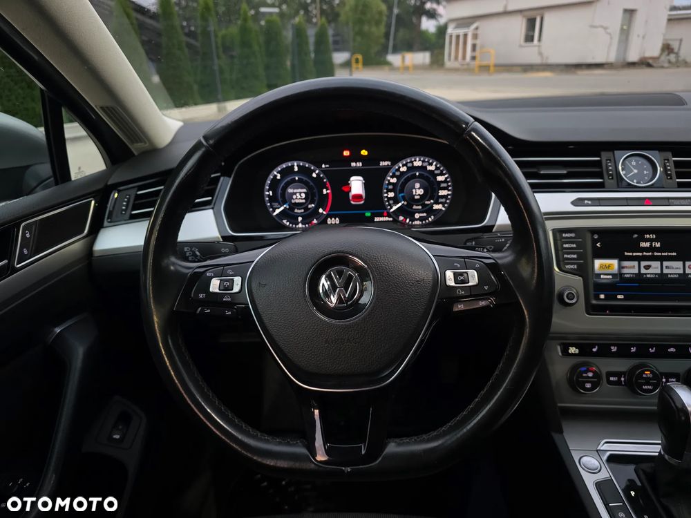 Volkswagen Passat 2.0 TDI SCR DSG Comfortline - 16