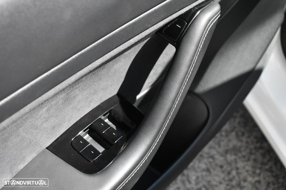 Tesla Model 3 Standard RWD Plus - 25