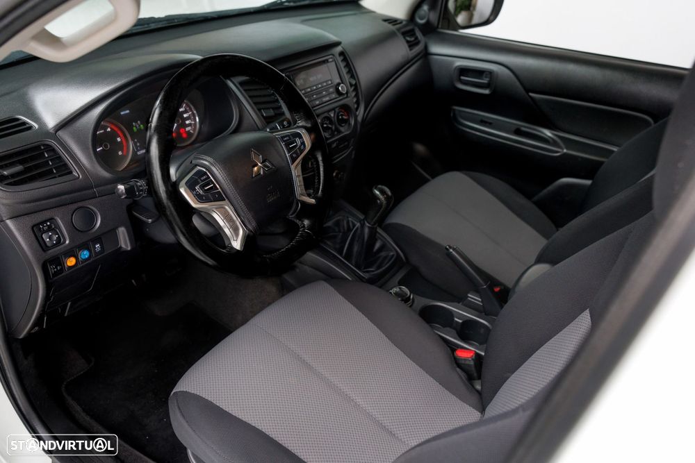 Mitsubishi L200 2.3 DI-D CD Invite 4WD - 5