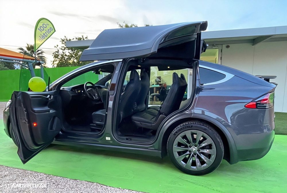 Tesla Model X 100D - 35