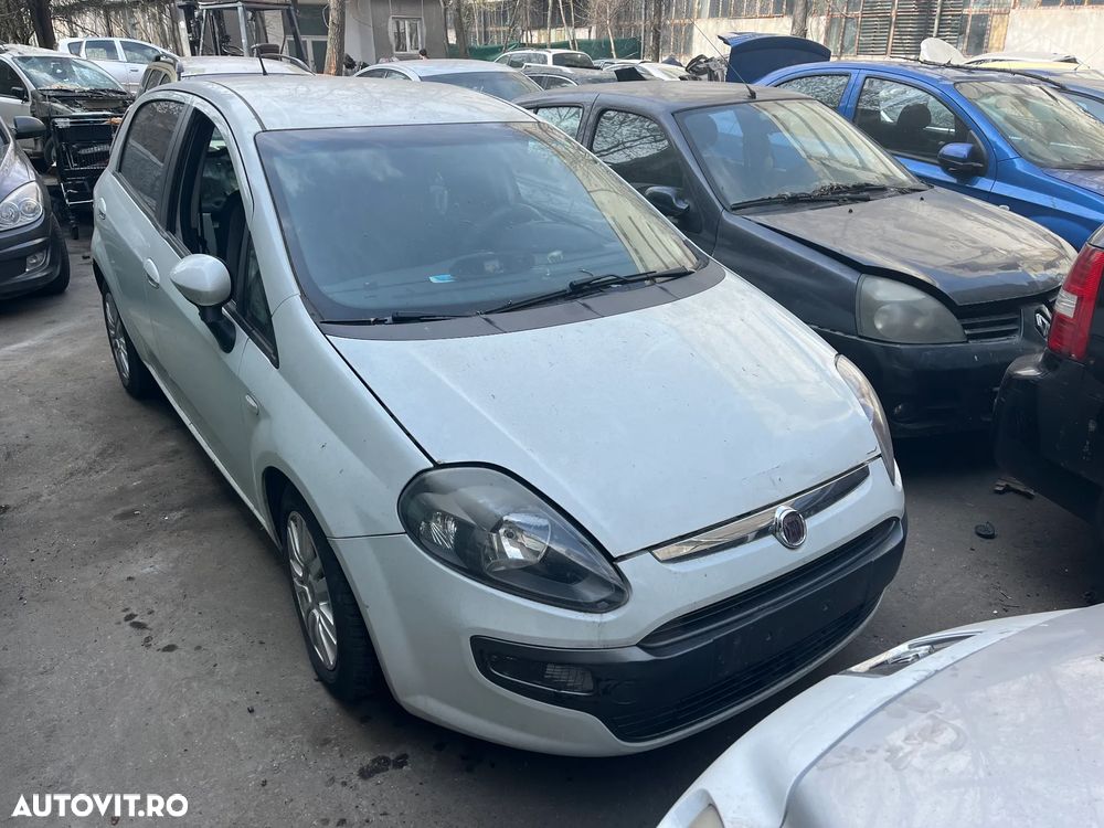 Dezmembrez Fiat Punto facelift alb 2010-2011 1,4 benzina - 2