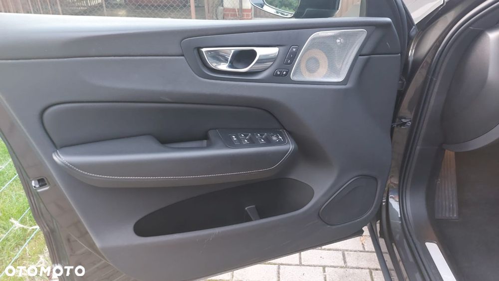 Volvo XC 60 B5 D AWD R-Design - 2