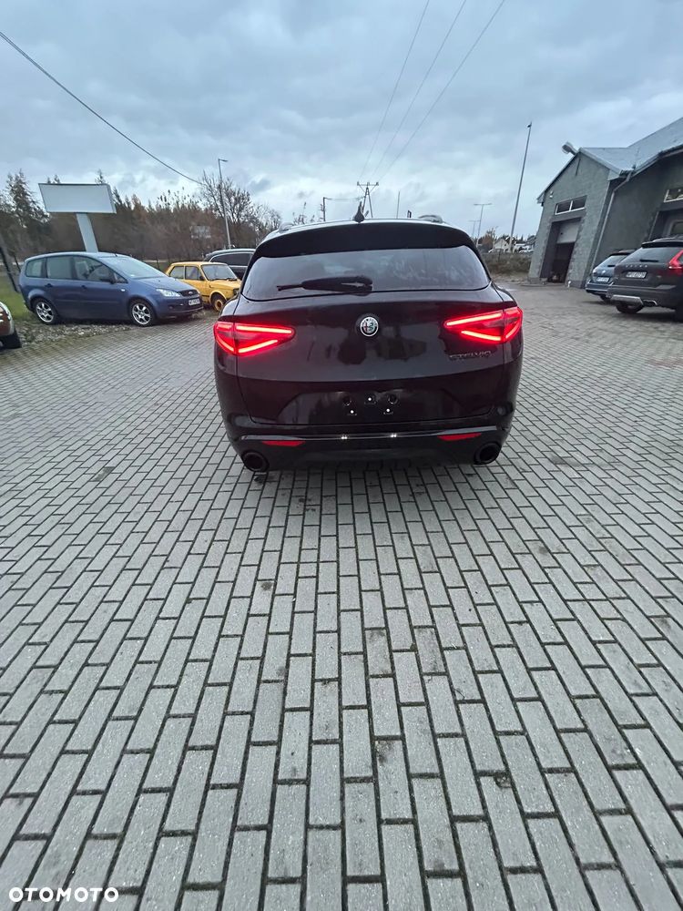 Alfa Romeo Stelvio - 12