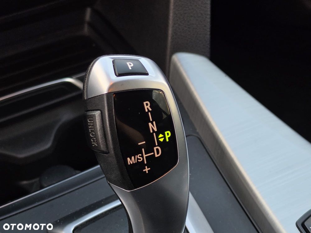 BMW Seria 3 320d Luxury Line sport - 14