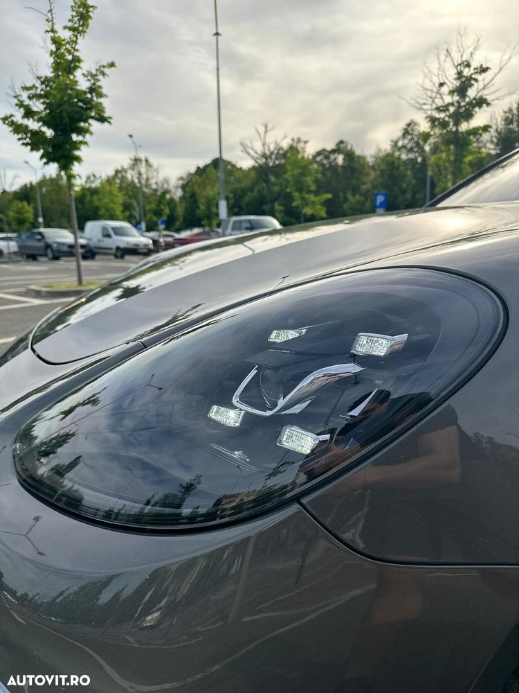Porsche Panamera 4 E-Hybrid - 8