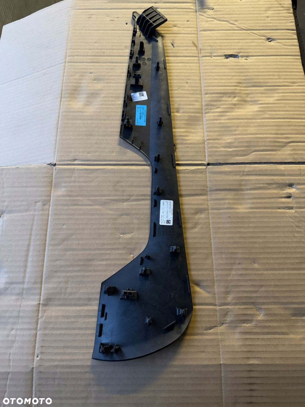 AUDI A6 C8 LISTWA DEKOR DRZWI 4K5867409C - 3