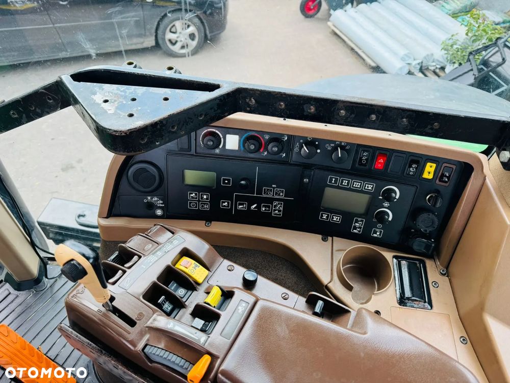 John Deere 7920 - 17