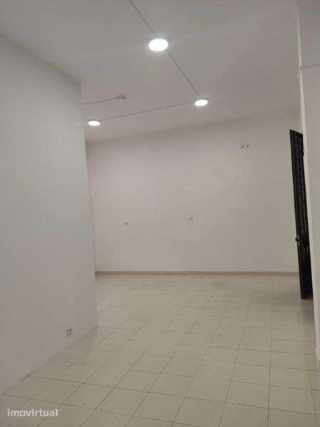 Arrendo Loja com 60 mts2 e WC - Grande imagem: 2/3