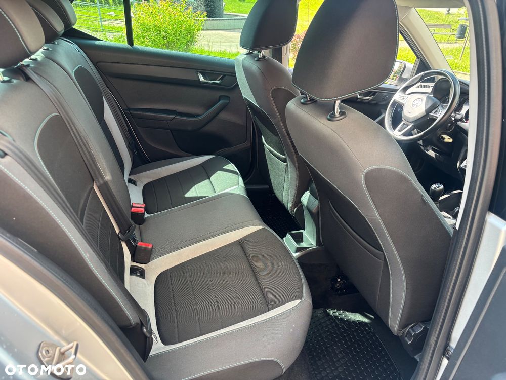 Skoda Fabia 1.0 MPI Joy - 23