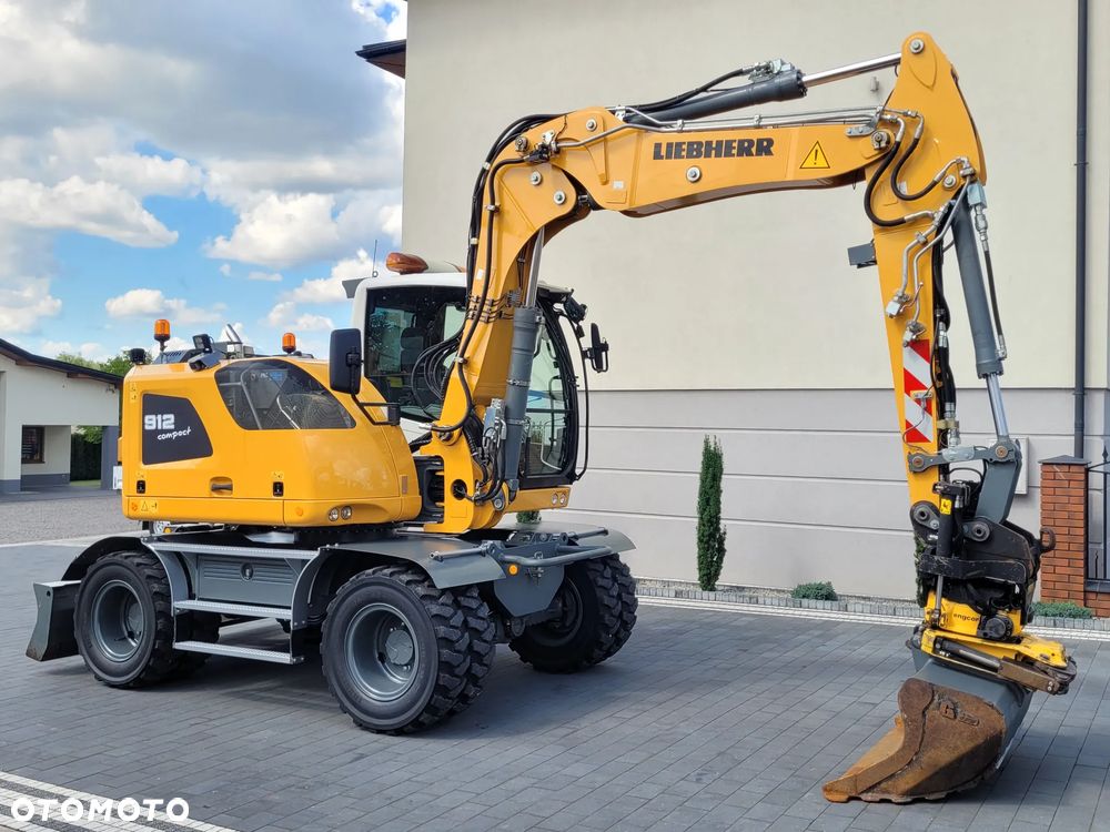 Liebherr A912 compact / ROTOTILT ze szczypcami / bogate wyposażenie /