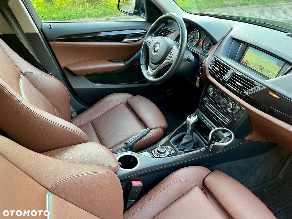 BMW X1 xDrive20i Sport Line - 26