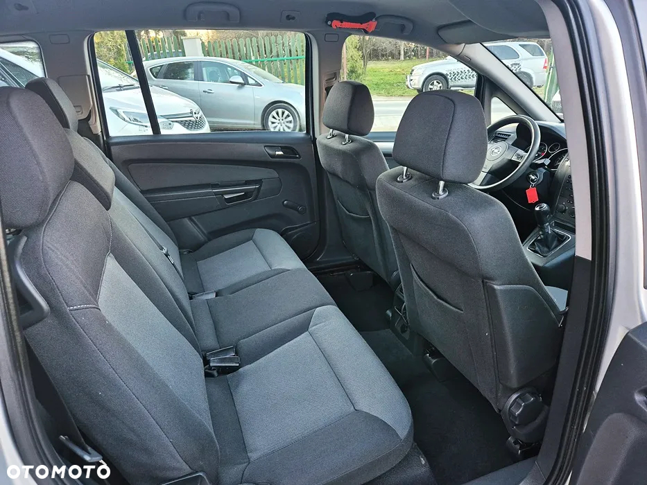 Opel Zafira 1.8 Cosmo - 35