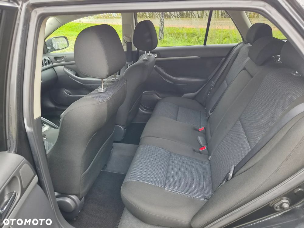 Toyota Avensis - 6
