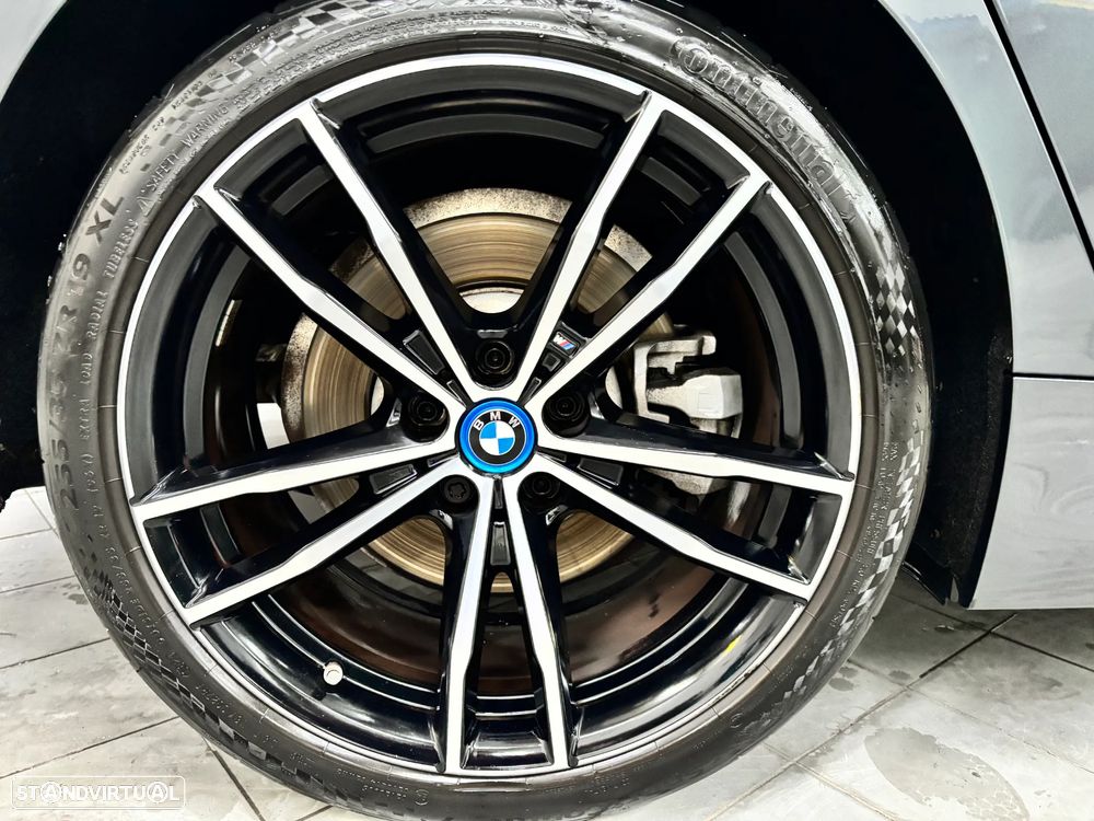 BMW 330 e Pack Desportivo M Auto - 28