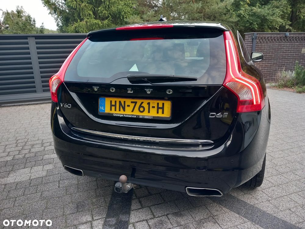 Volvo V60 D6 AWD Plug-in Hybrid Summum - 4