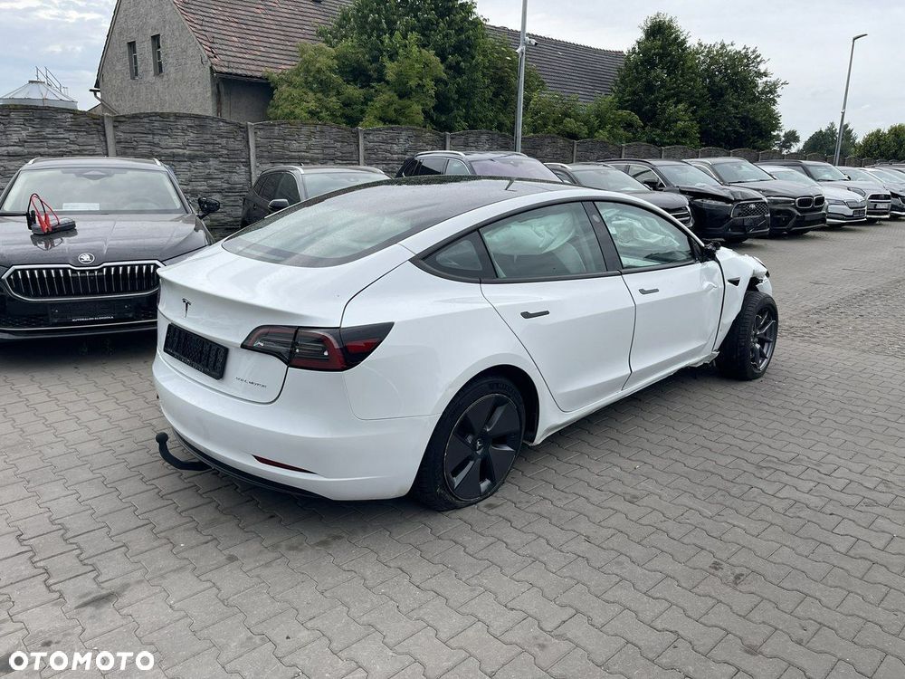 Tesla Model 3 - 4