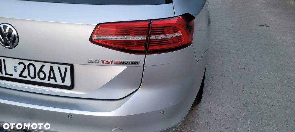 Volkswagen Passat - 12