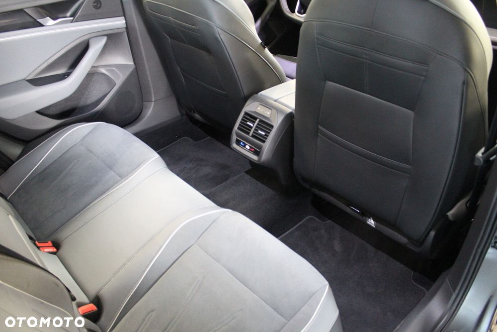 Volkswagen Passat Variant 2.0 TDI SCR Business DSG - 19