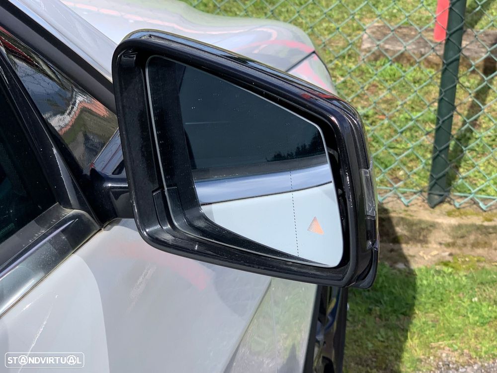 Mercedes-Benz E 220 BlueTEC Avantgarde Auto. - 54