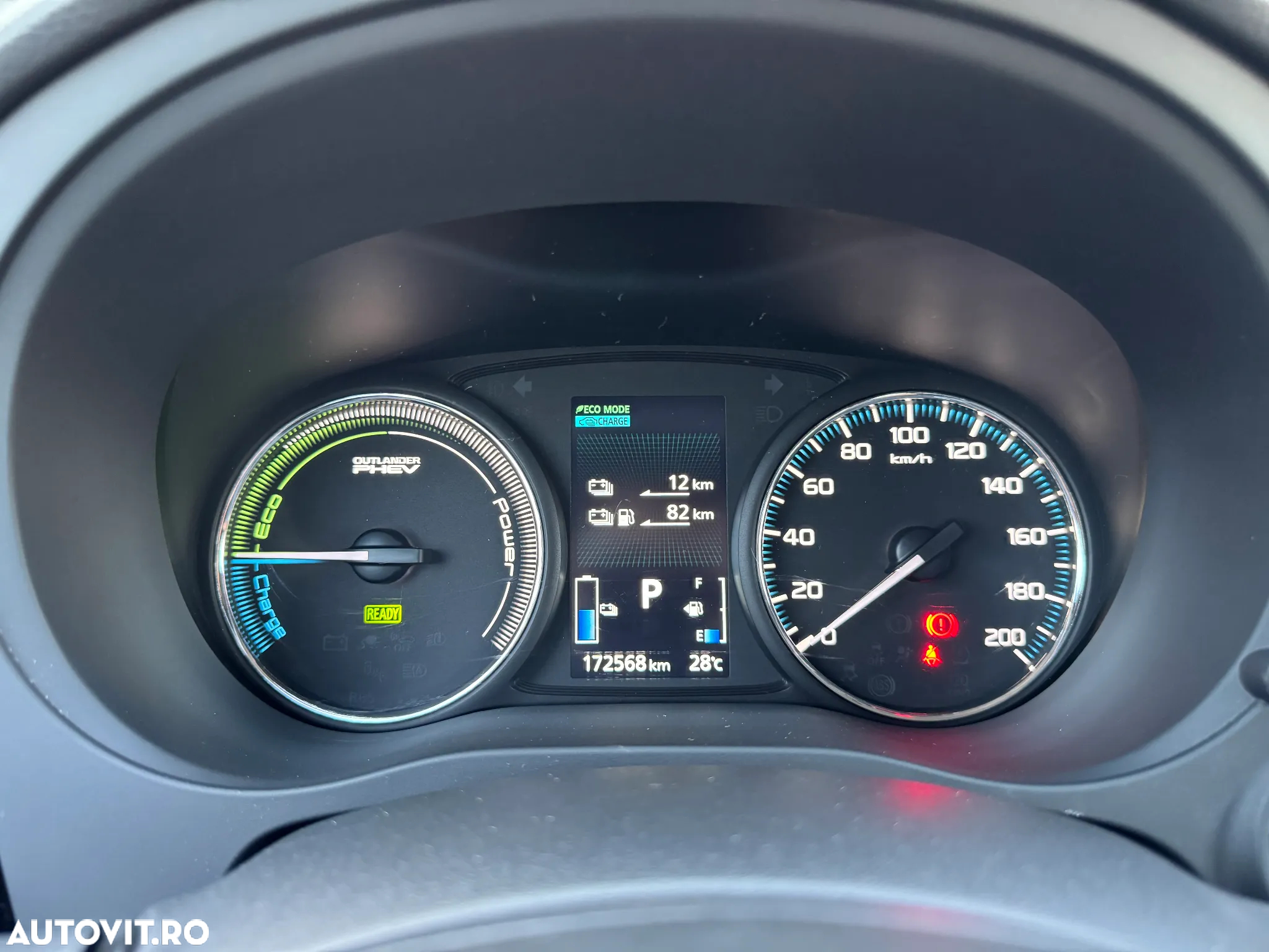 Mitsubishi Outlander 2.0 4WD Plug-In Hybrid - 18