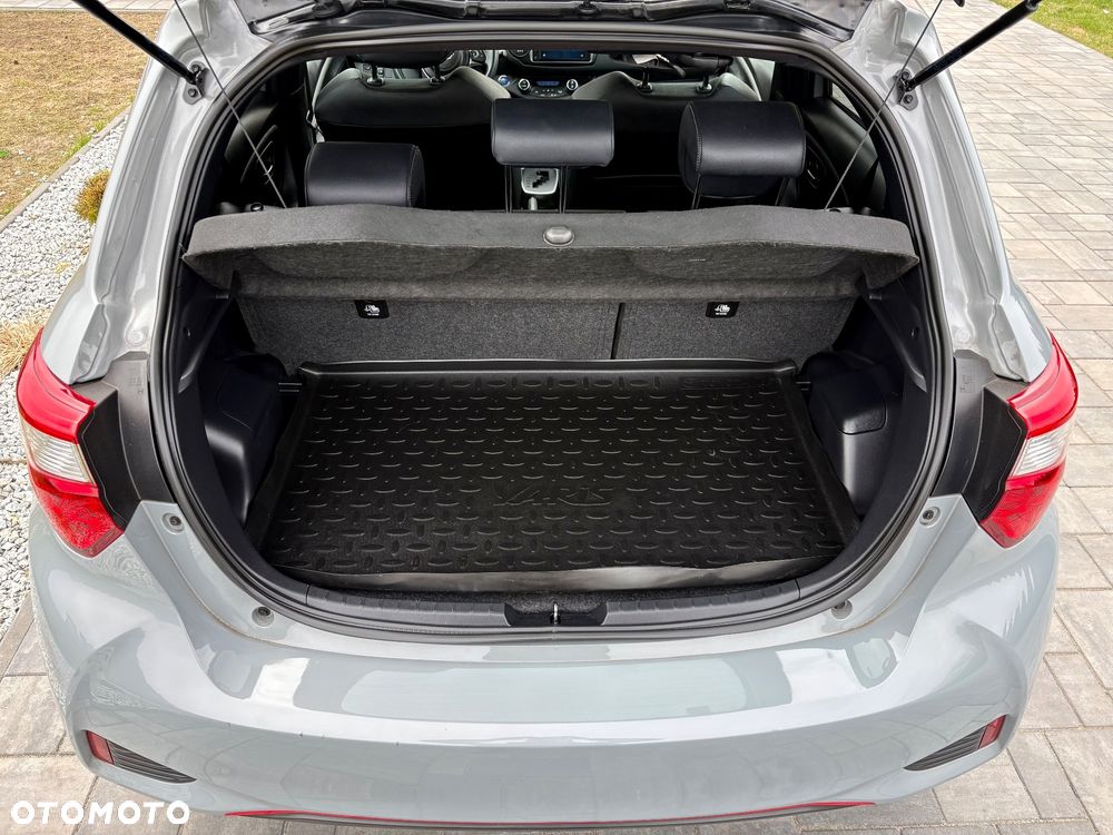 Toyota Yaris Hybrid 100 GR Sport - 9